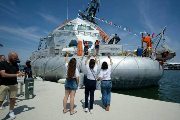 Frankreich, Forschungsplattform Tara Polar Station startet in Lorient