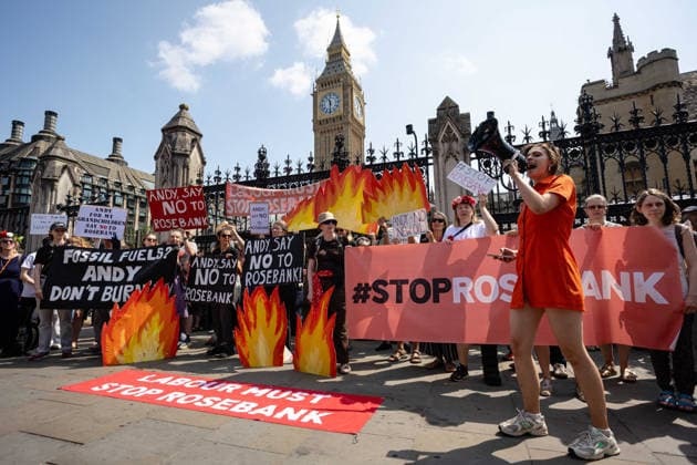 Großbritannien, Protest gegen neue Nordsee-Bohrungen in London