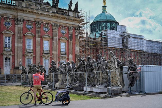 Potsdam, Touristen im Schlosspark Sanssouci