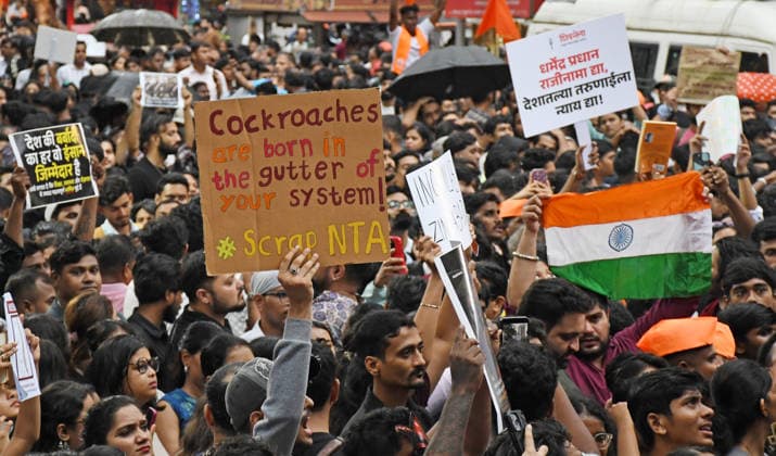 Indien, Protest der Cockroach Janata Party CJP in Mumbai