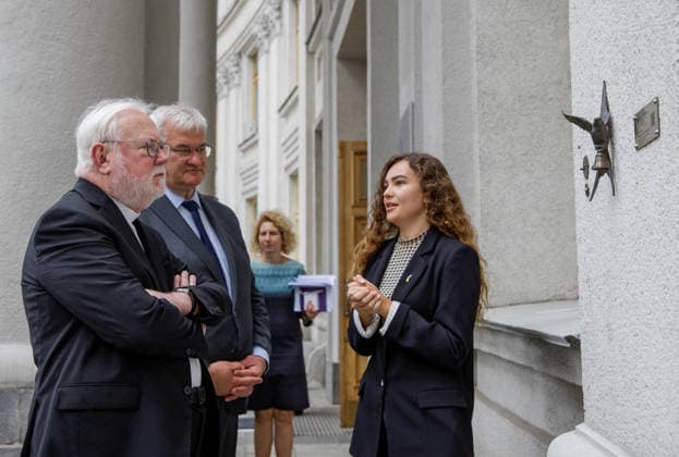 Ukraine, Erzbischof Paul Richard Gallagher besucht Ort von Raketenangriff in Kiew