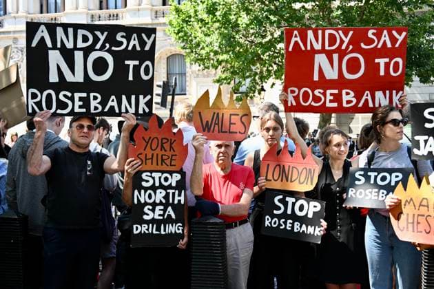 Großbritannien, Fossil Free Protest gegen Rosebank-Ölfeld vor Parlament in London