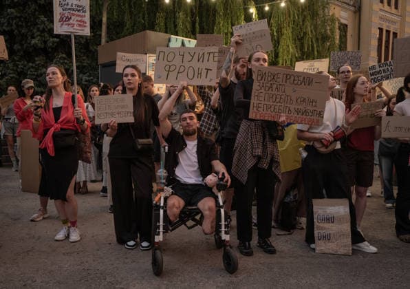 Ukraine, Proteste gegen die Absetzung von Verteidigungsminister Mychajlo Fedorow in Kiew