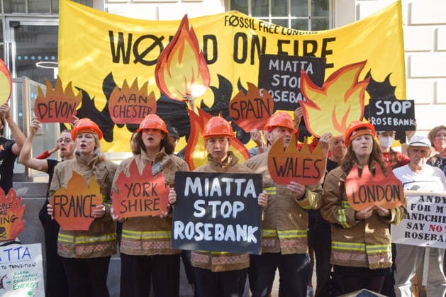 Großbritannien, Klimaaktivisten fordern Stop von Rosebank-Öl- und Gasfeld in London