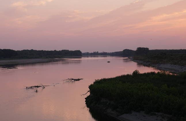Italien, Dürre am Po, Flussbett trocken in Mezzanino bei Pavia