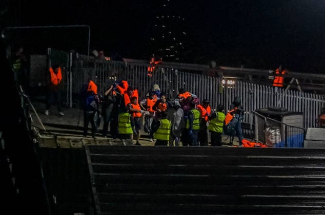 Großbritannien, Grenzschutz stoppt Migrantenboote im Kanal bei Dover