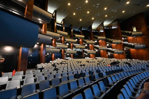 Köln, Kölner Oper am Offenbachplatz kurz vor Fertigstellung