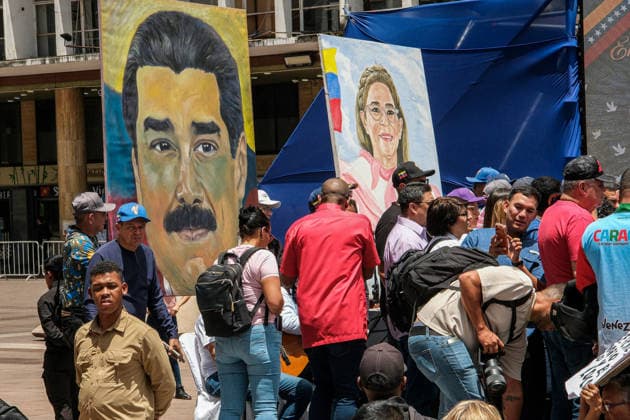 Venezuela, Anhänger von Nicolas Maduro Guerra spricht bei Kundgebung auf der Plaza Caracas