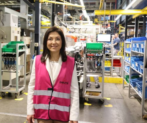 NRW, Katherina Reiche besucht Motorenwerke in Köln-Deutz