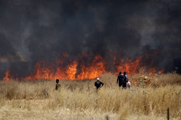 Nahostkonflikt, Westjordanland, Siedler greifen in Nablus palästinensische Bauern an und setzen Felder in Brand