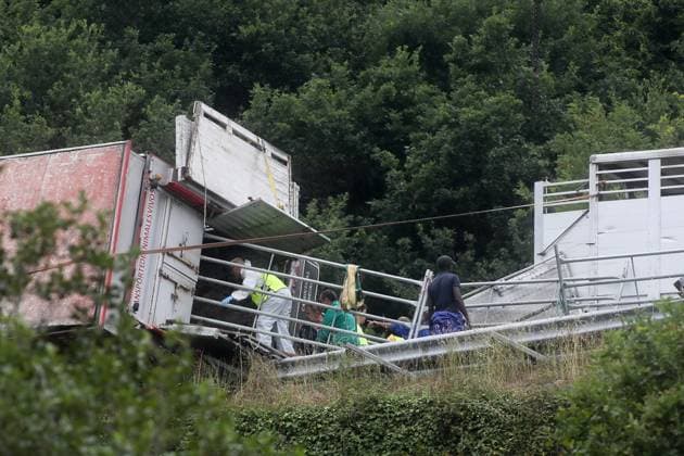 Spanien, Verkehrschaos in Lugo, Kuhtransporter verunglückt auf der A-6