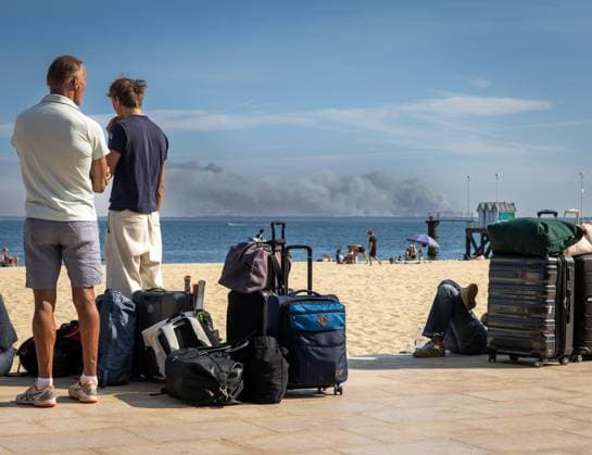 Frankreich, Evakuierungen wegen Waldbränden auf Halbinsel Cap Ferret an der Atlantikküste