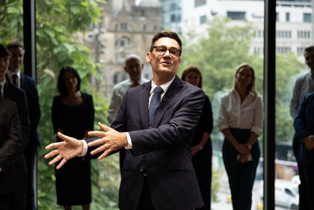 Großbritannien, Premierminister Andy Burnham eröffnet No10 North in Manchester