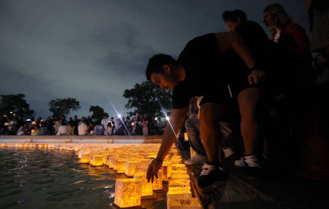 Brasilien, Water Lantern Festival am Museum of Tomorrow in Rio de Janeiro