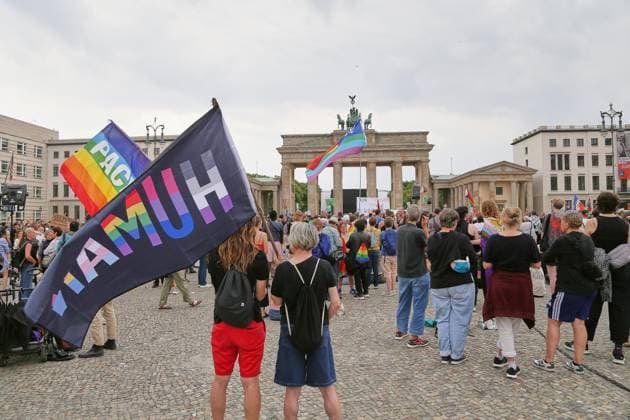 Berlin, Anschlag auf den Christopher Street Day, Gedenkveranstaltung am Brandenburger Tor