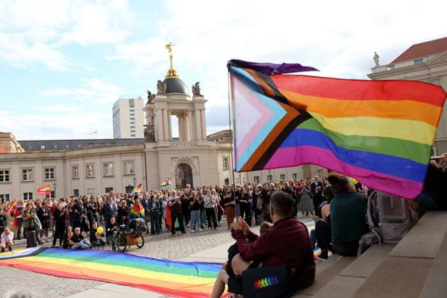 Berlin, Anschlag auf den Christopher Street Day, Mahnwache in Potsdam
