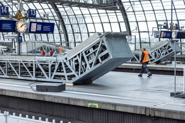 Berlin, Modernisierung von Rolltreppen am Hauptbahnhof