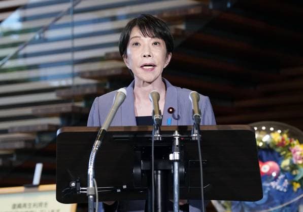 Japan, Schweres Erdbeben in der Präfektur Kumamoto, Sanae Takaichi Pressekonferenz in Tokio