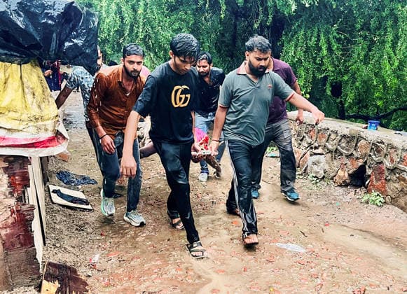 Indien, Boot nahe Neu-Delhi gekentert