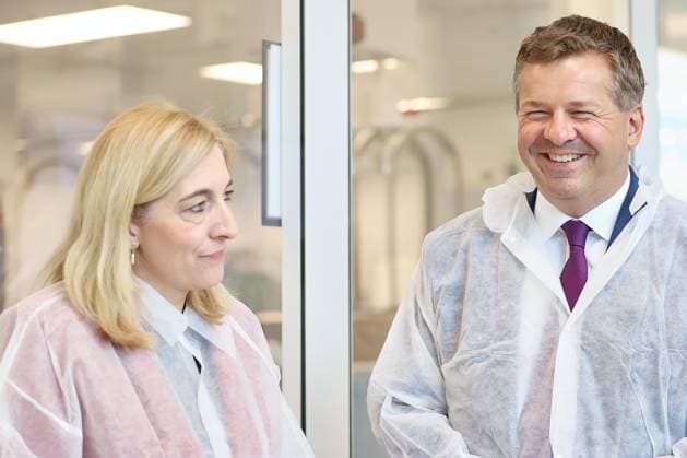 Sachsen-Anhalt, Nina Warken besucht Wacker Biotech GmbH in Halle Saale