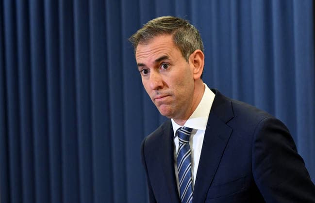 Australien, Jim Chalmers Pressekonferenz in Brisbane