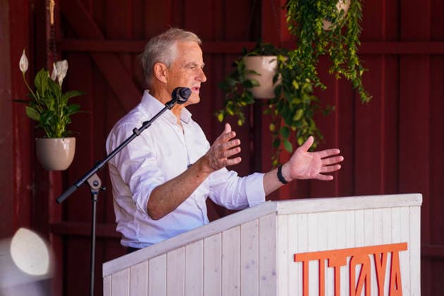 Norwegen, Jonas Gahr Store besucht AUF Sommercamp auf Utoya