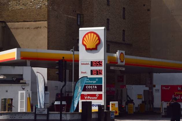 Großbritannien, hohe Kraftstoffpreise an Tankstellen in London