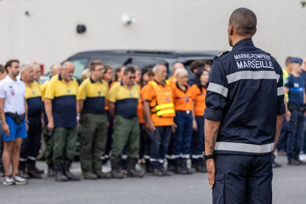 Frankreich, Gedenken an bei Waldbränden getötete Feuerwehrleute in Lege