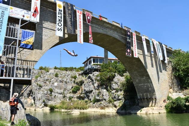 Kosovo, Traditionelles Brückenspringen in Gjakova