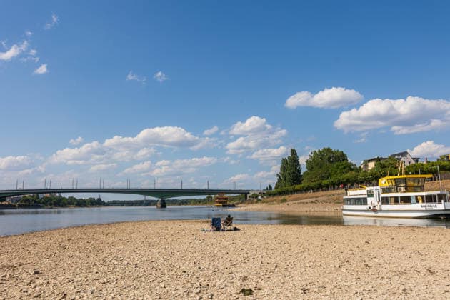 NRW, Rhein-Niedrigwasser in Bonn