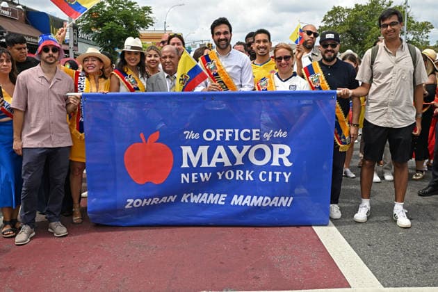 USA, Parade zum Unabhängigkeitstag von Ecuador in New York mit Bürgermeister Zohran Mamdani