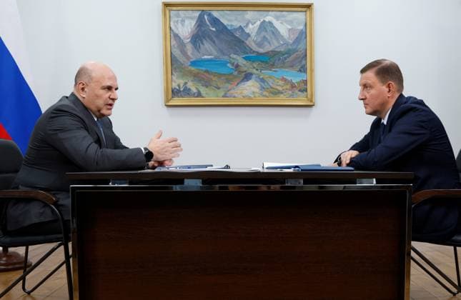 Russland, Ministerpräsident Michail Mischustin trifft Andrei Turchak in Gorno-Altaysk