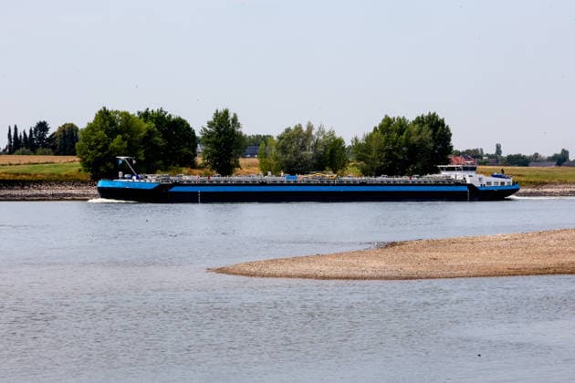NRW, Rhein-Niedrigwasser in Wesel
