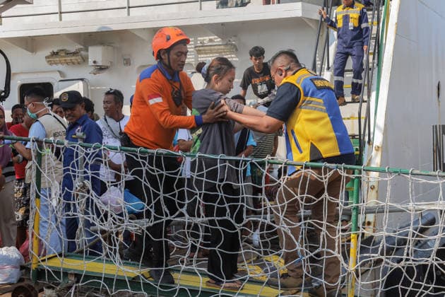Indonesien, Passagiere werden nach Brand auf Fähre evakuiert bei Surabaya