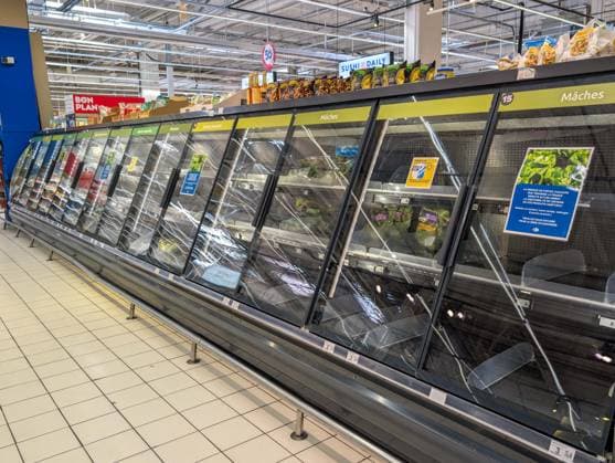 Frankreich, leere Regale in Supermarkt in Rambouillet als Folge der Hitzewelle