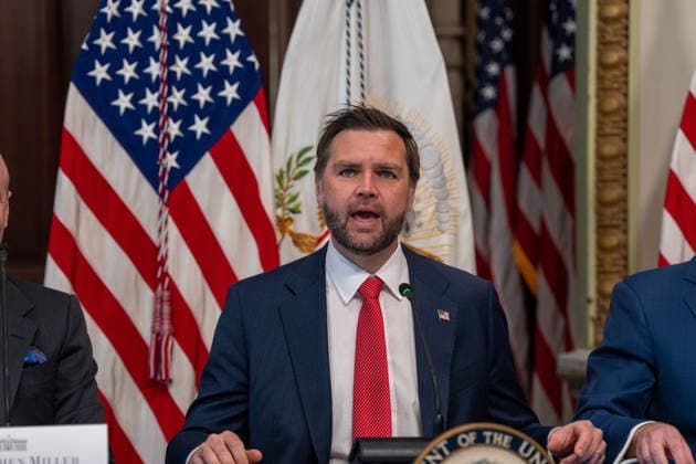 Washington, JD Vance bei der Sitzung der Arbeitsgruppe zur Betrugsbekämpfung