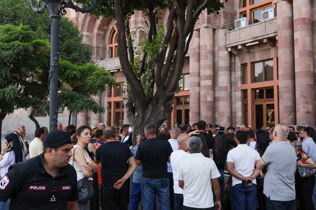 Armenien, Protest gegen Wehrdienstreform in Eriwan