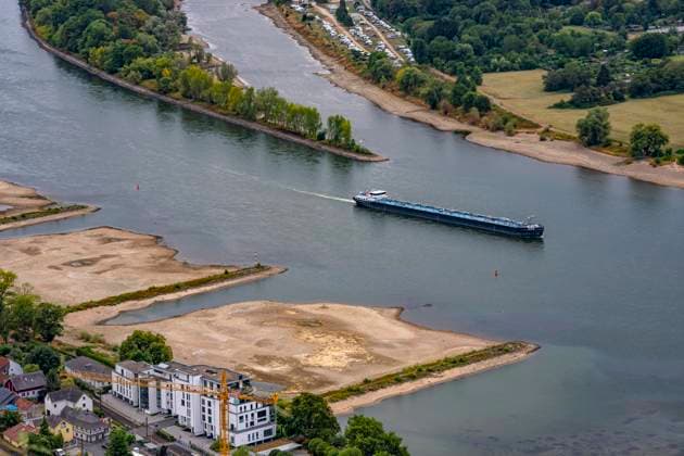 NRW, Niedrigwasser am Rhein in Bad Honnef