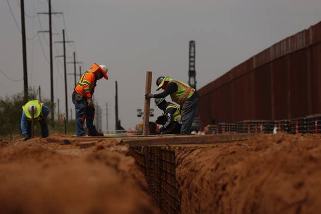 Mexiko, Doppelstahlzaun an US-Grenze bei Ciudad Juarez