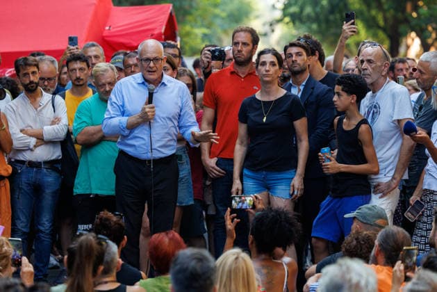 Italien, Bürgermeister Roberto Gualtieri bei Versammlung des Sozialzentrums Spin Time in Rom