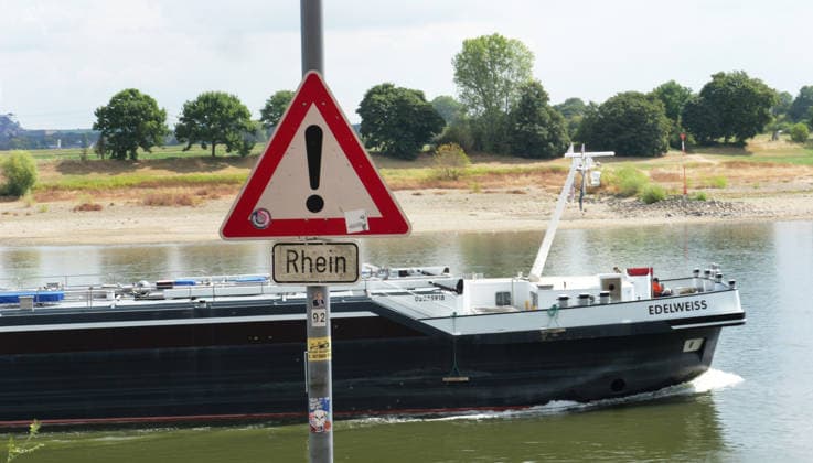 NRW, Rhein-Niedrigwasser in Krefeld