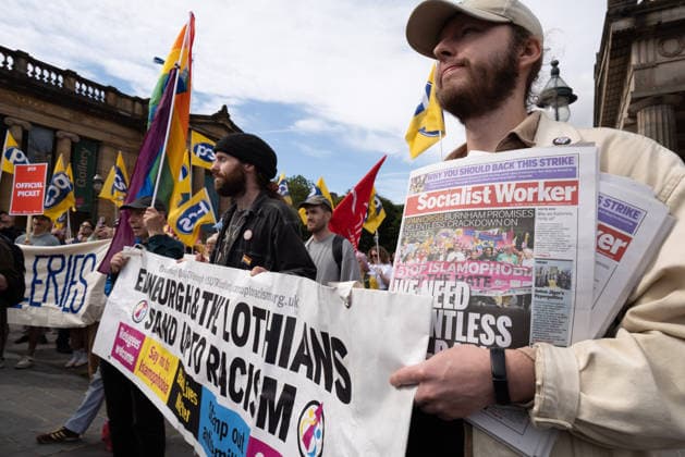 Großbritannien, Mitarbeiter des öffentlichen Dienstes protestieren in Edinburgh