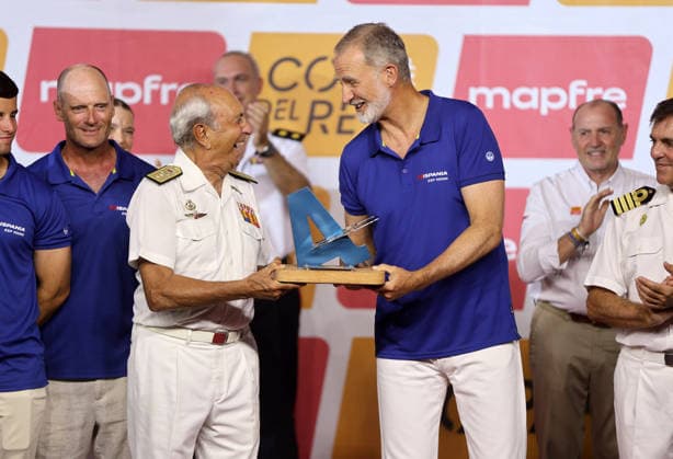 Royals, König Felipe von Spanien überreicht Awards der Copa del Rey Mapfre Segelregatta