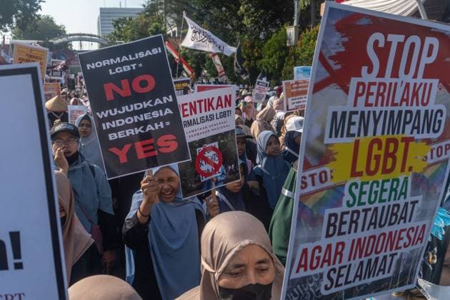 Indonesien, Demonstration von Gegnern von LGBTQ Rechten in Surabaya