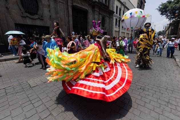 Mexiko, Mega Calenda Parade in Mexiko-Stadt