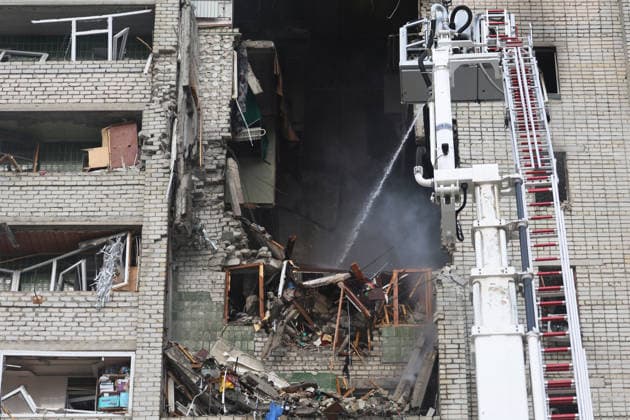 Ukraine, Wohnungsblock nach Angriff
