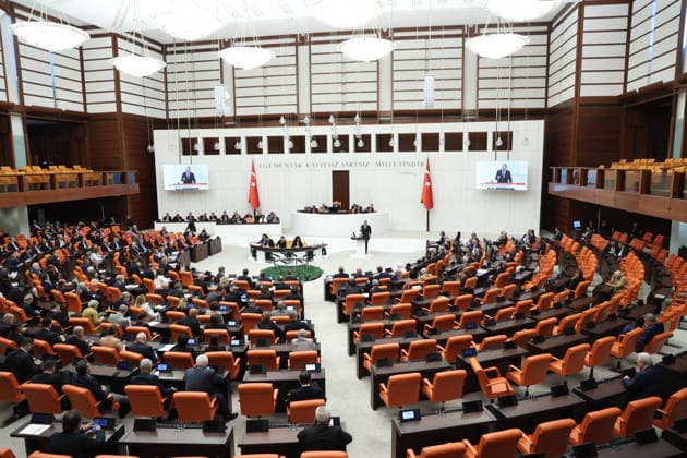 Türkei, Parlament beschließt Gesetz zur Amnestie von Mitgliedern der PKK in Ankara