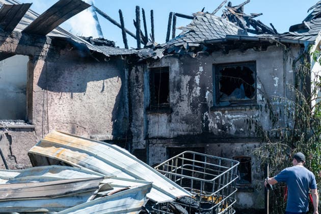 Hessen, Haus, Lagerhalle, Garage in Greifenstein-Arborn abgebrannt