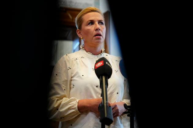 Dänemark, Mette Frederiksen äußert sich vor Parlamentssitzung in Kopenhagen vor Medienvertretern