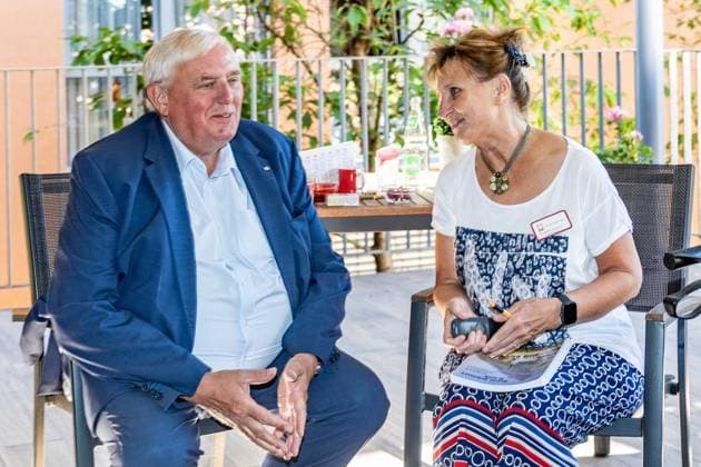 NRW, Karl-Josef Laumann besucht Senioreneinrichtung in Dinslaken
